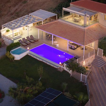 Alba Bianca Villa, Family Retreat With Heated Pool By Thinkvilla ヘルソニソス エクステリア 写真