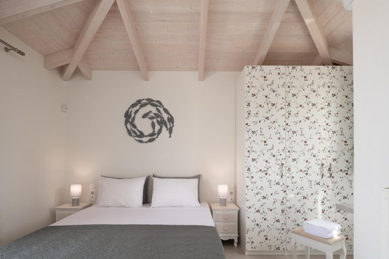 Alba Bianca Villa, Family Retreat With Heated Pool By Thinkvilla ヘルソニソス エクステリア 写真