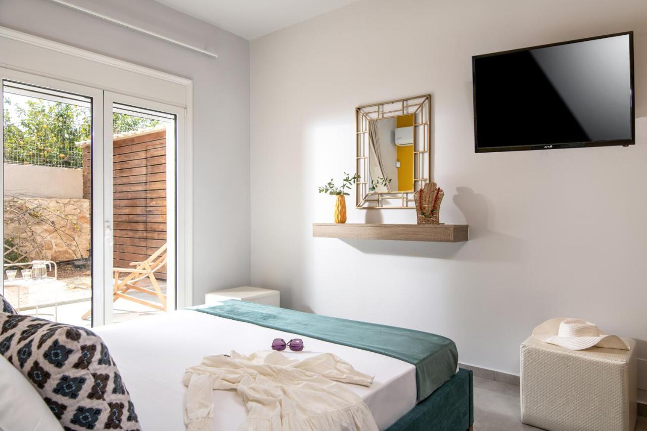Alba Bianca Villa, Family Retreat With Heated Pool By Thinkvilla ヘルソニソス エクステリア 写真