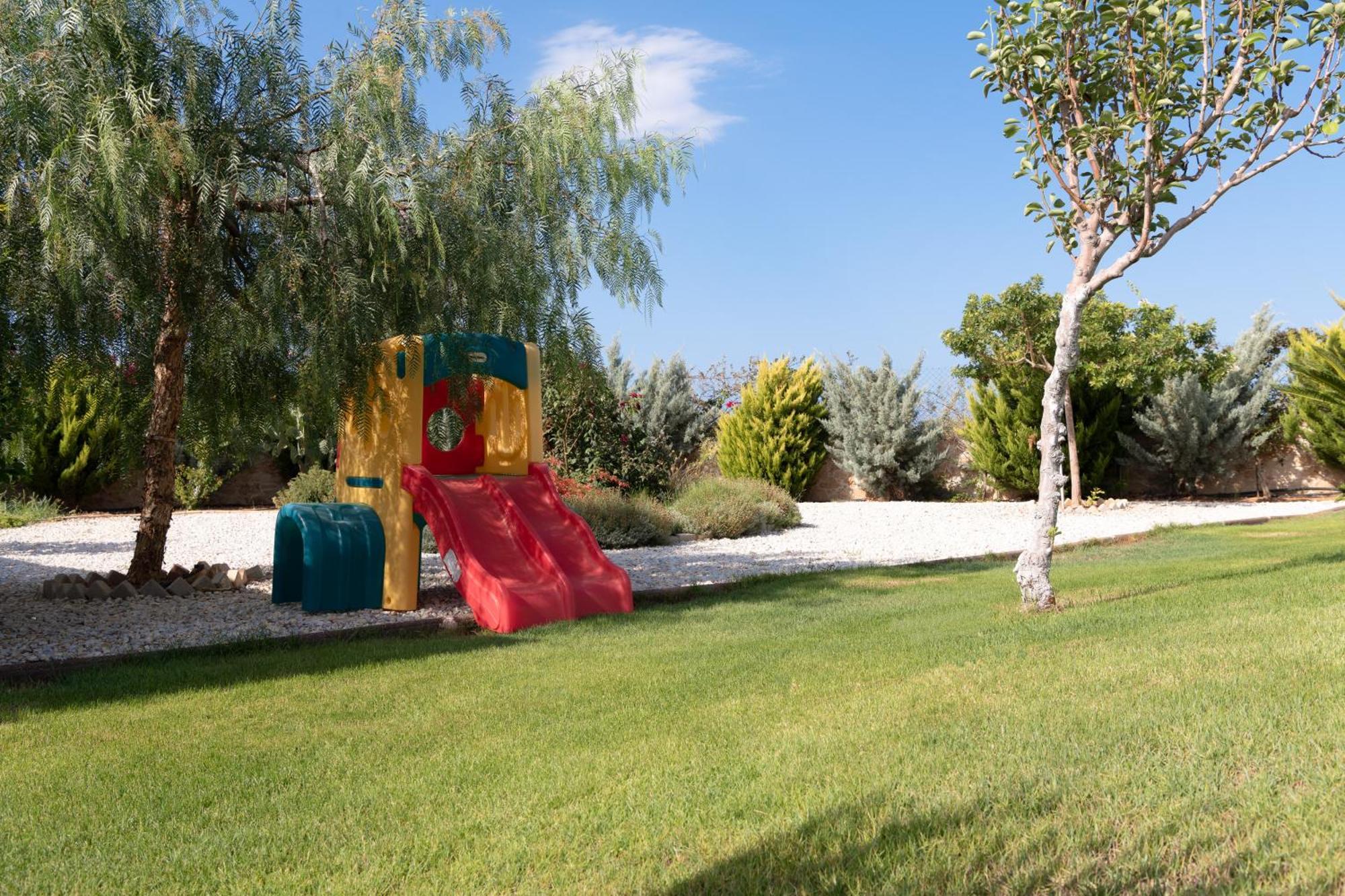 Alba Bianca Villa, Family Retreat With Heated Pool By Thinkvilla ヘルソニソス エクステリア 写真