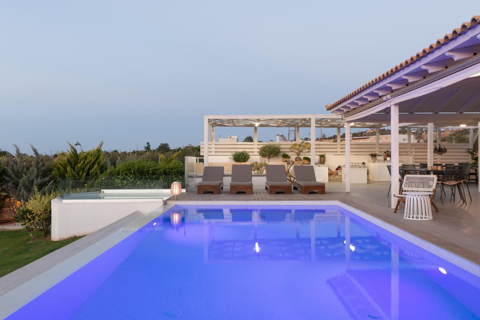Alba Bianca Villa, Family Retreat With Heated Pool By Thinkvilla ヘルソニソス エクステリア 写真