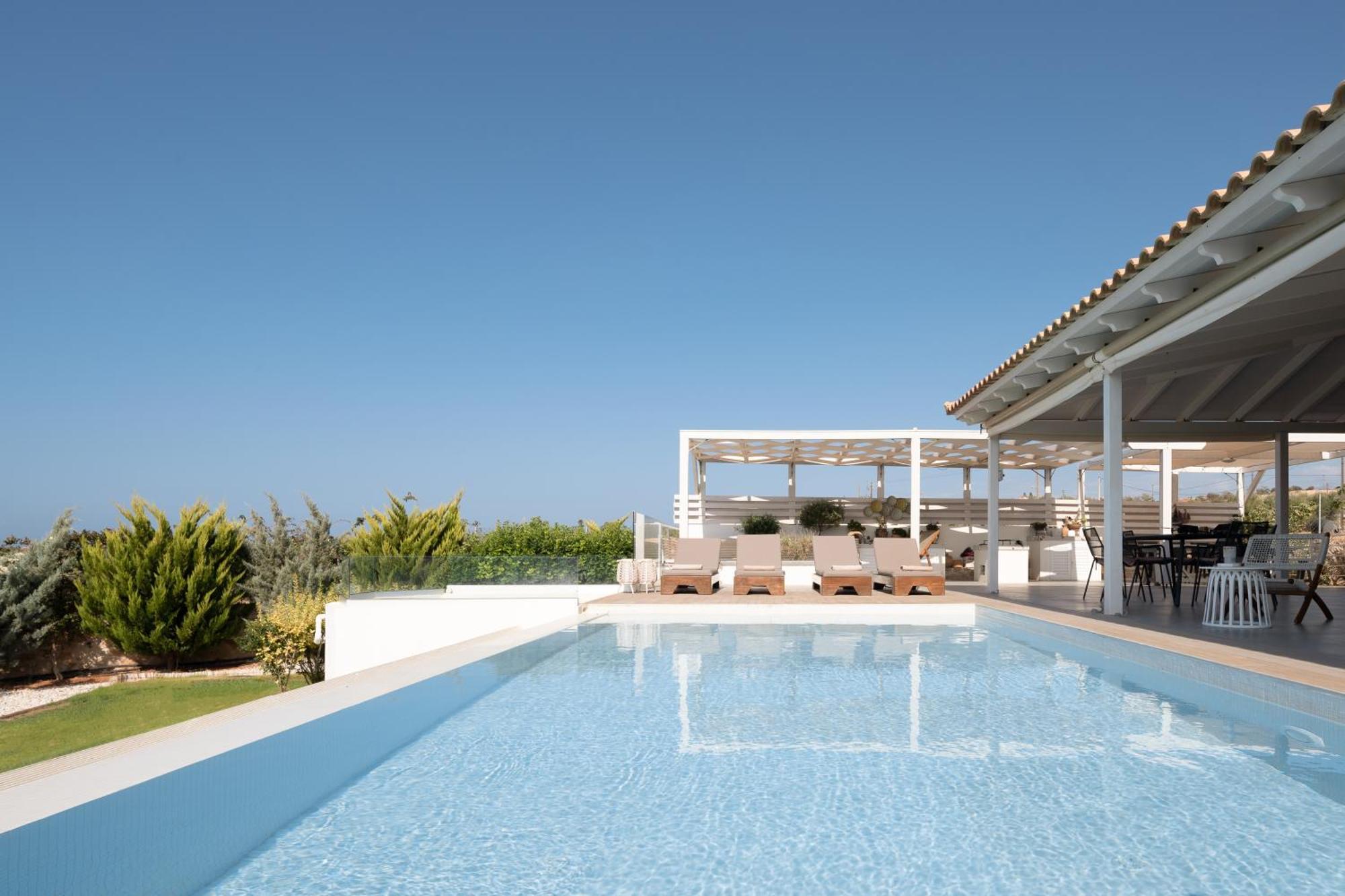 Alba Bianca Villa, Family Retreat With Heated Pool By Thinkvilla ヘルソニソス エクステリア 写真
