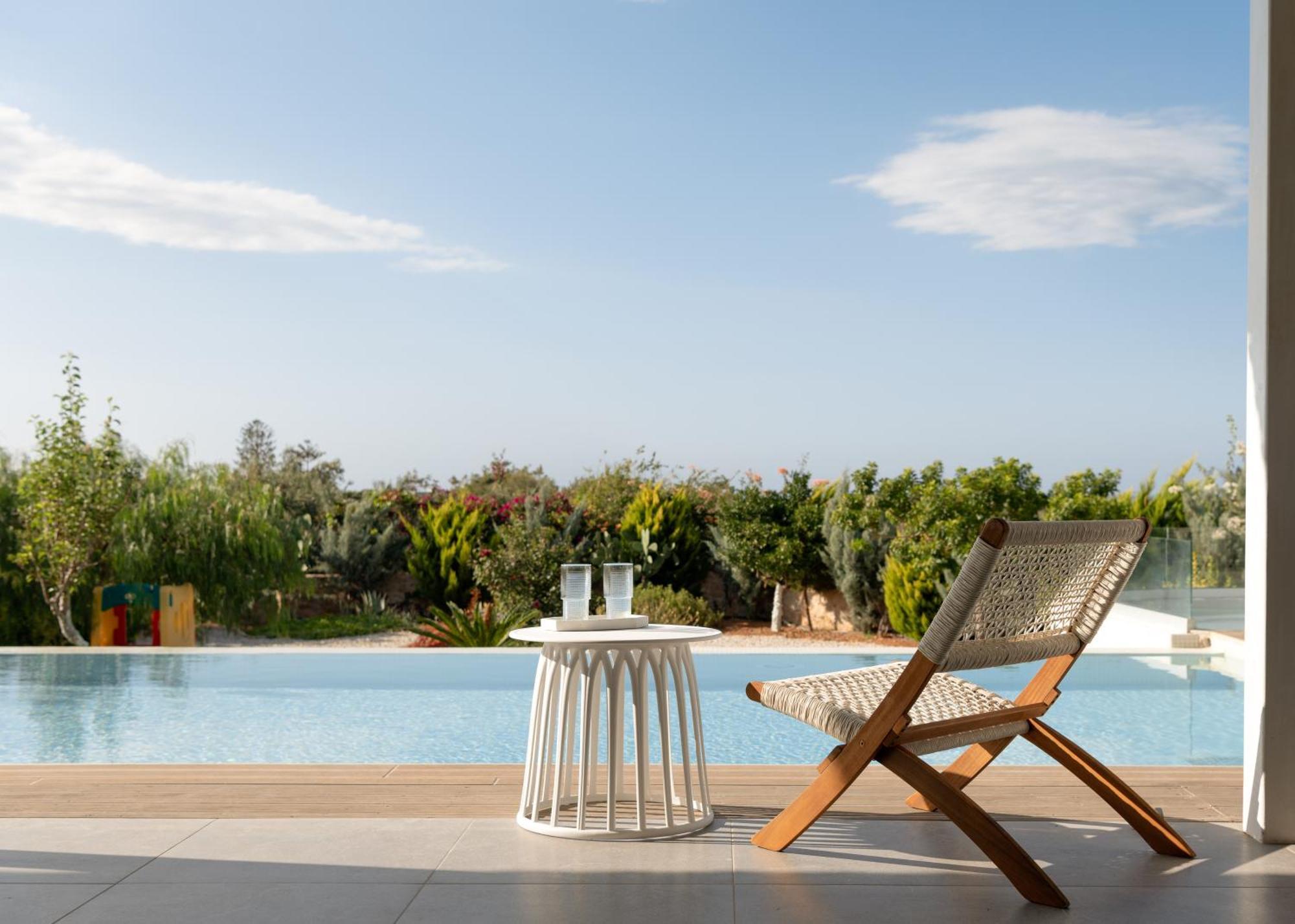 Alba Bianca Villa, Family Retreat With Heated Pool By Thinkvilla ヘルソニソス エクステリア 写真