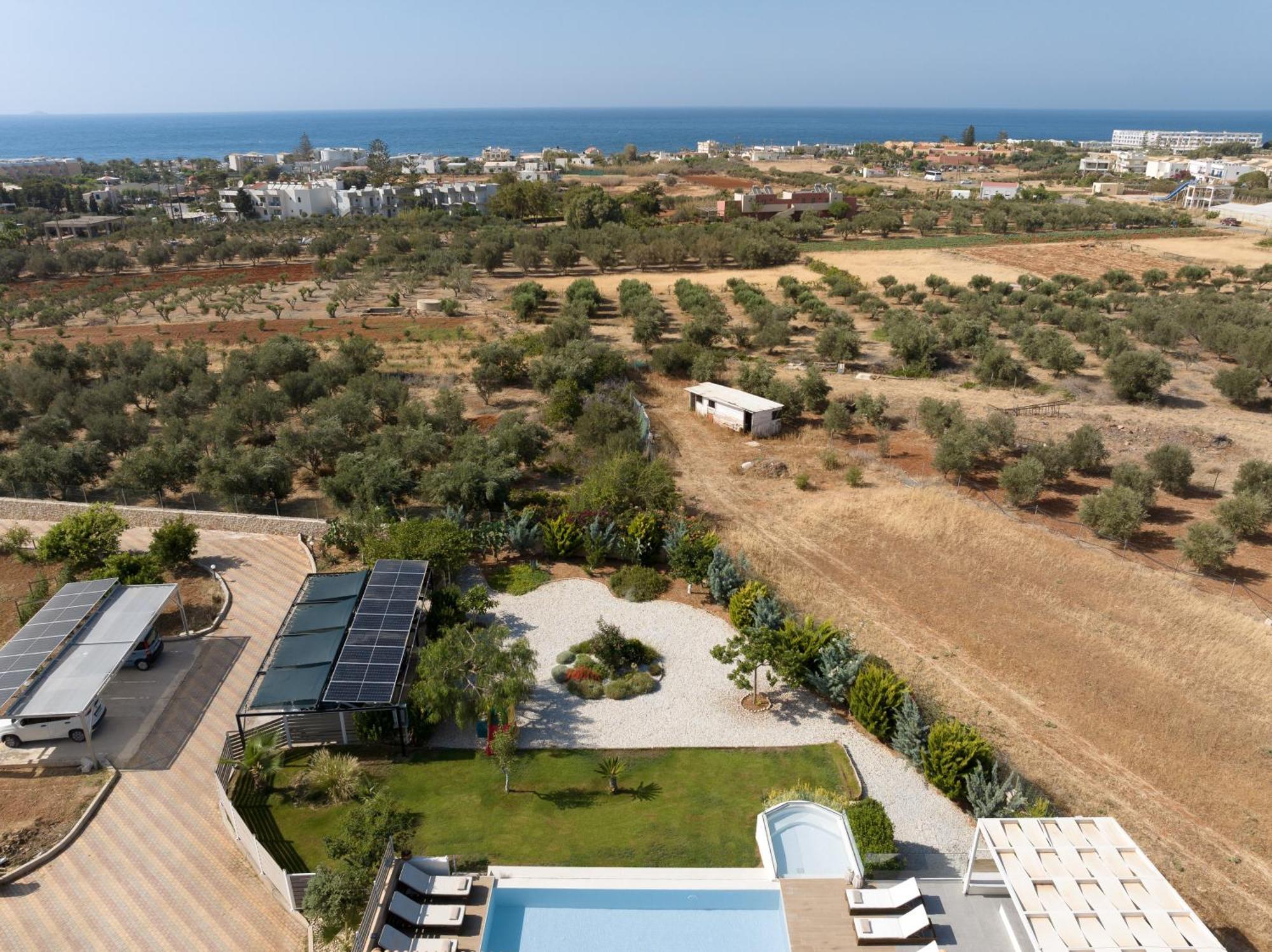 Alba Bianca Villa, Family Retreat With Heated Pool By Thinkvilla ヘルソニソス エクステリア 写真