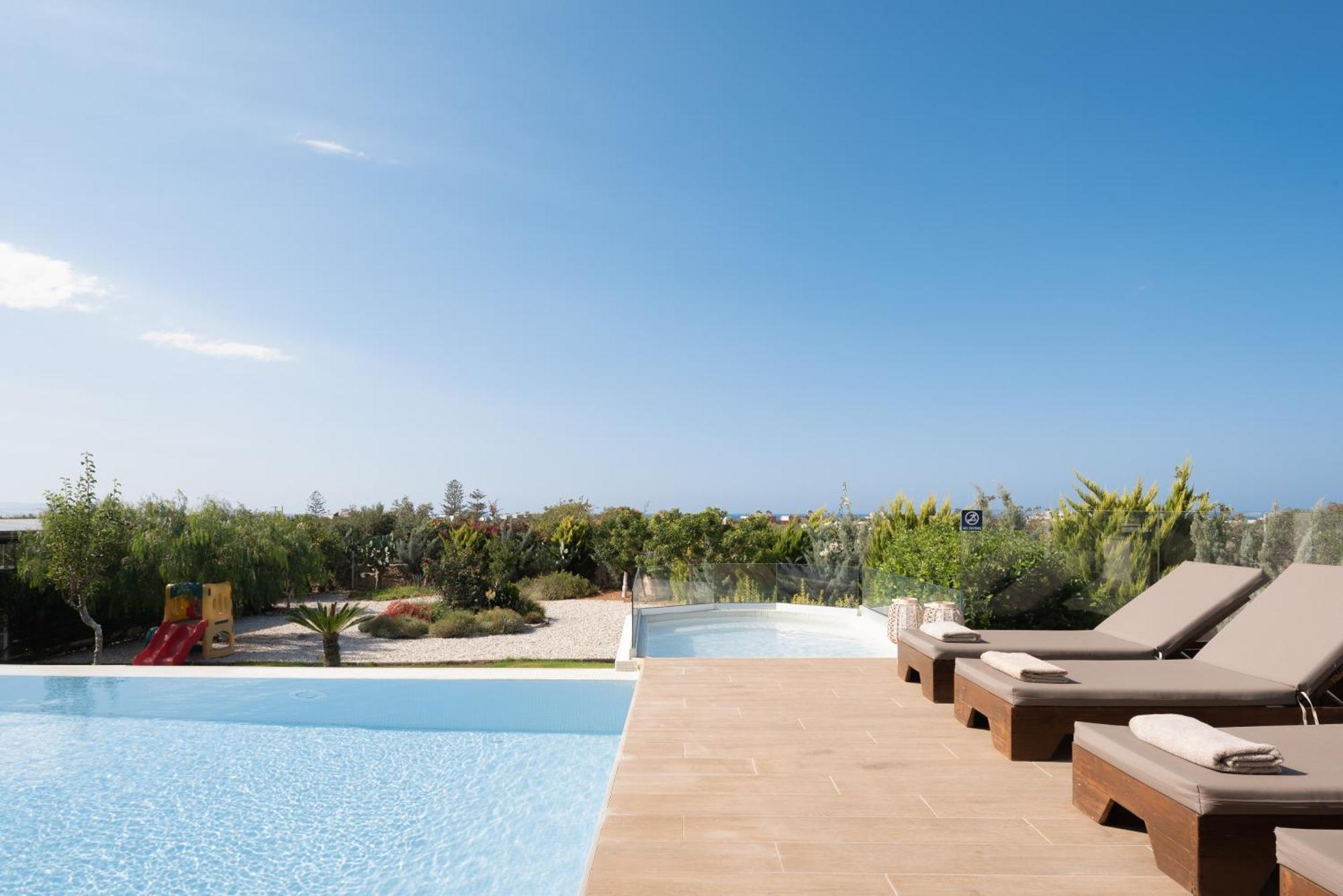 Alba Bianca Villa, Family Retreat With Heated Pool By Thinkvilla ヘルソニソス エクステリア 写真