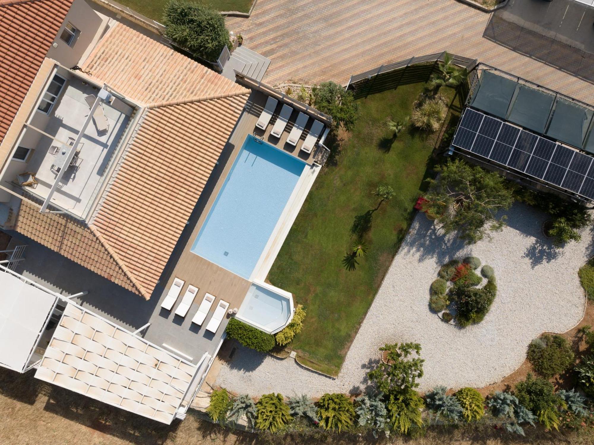 Alba Bianca Villa, Family Retreat With Heated Pool By Thinkvilla ヘルソニソス エクステリア 写真